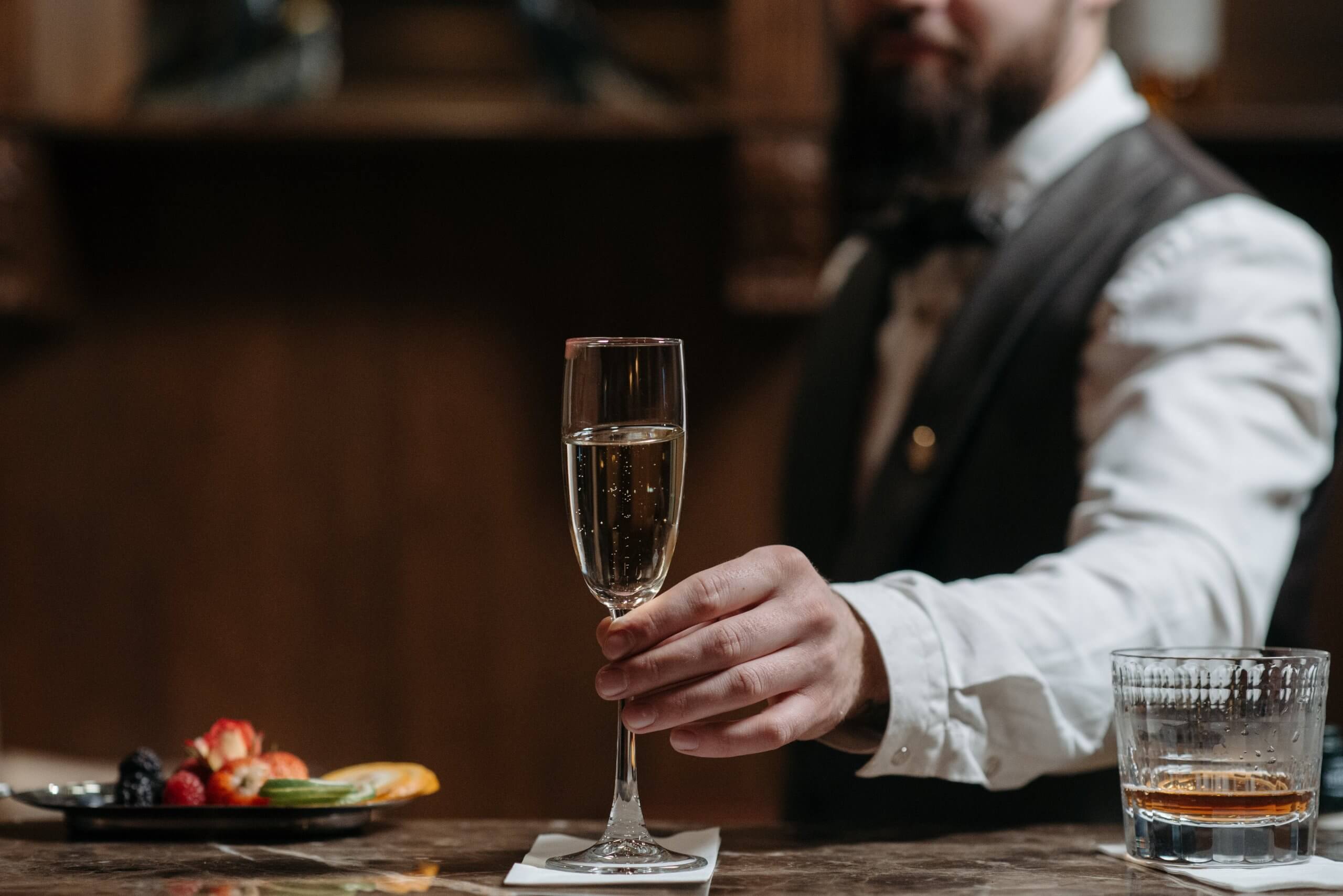 livre-de-cave-bar-a-champagne
